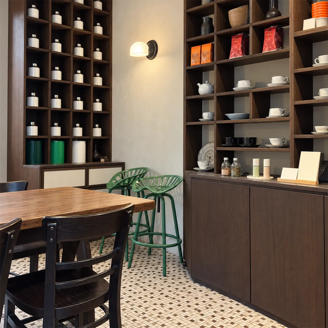 Dark wooden lattice shelf with white tea tins and a teapot